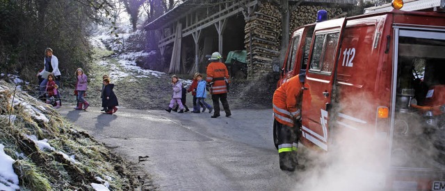 Feuerwehrbung beim Kindergarten in Broggingen: Alles hat gut geklappt.  | Foto: Privat