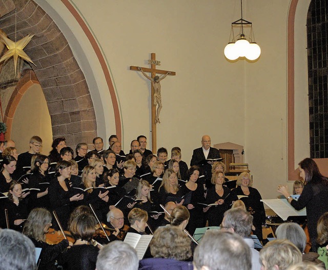 Das Theaterspiel (links oben) und der ...e drei Sulen des CVJM in Denzlingen.   | Foto: Helena KIefer