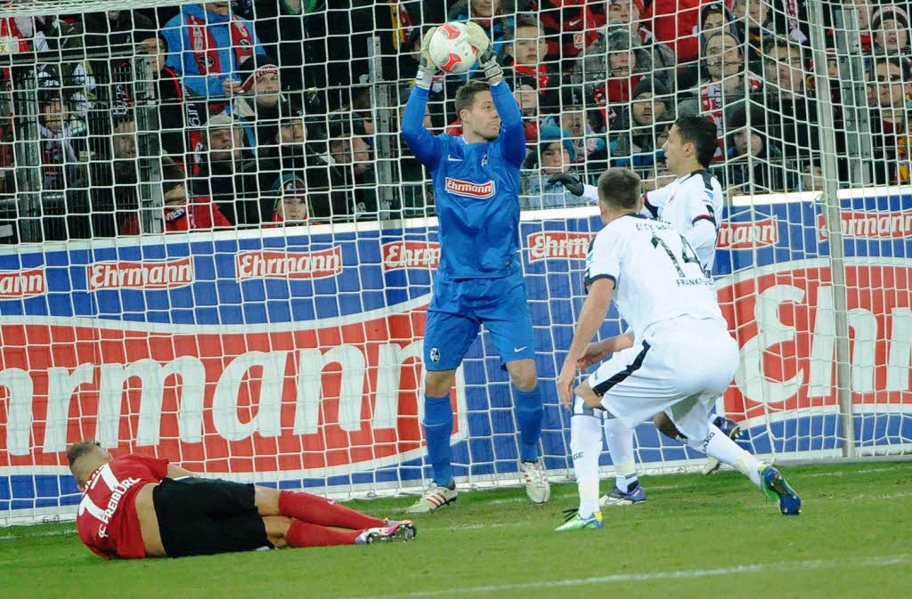 Nullnummer im Mage-Solar-Stadion: Der SC Freiburg und Eintracht Frankfurt trennen sich nach einem sehr intensiv gefhrten Spiel 0:0.