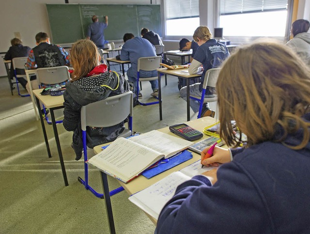 Sitzenbleiben: Aus Sicht einiger Schul...einander ab, wie  eine Umfrage zeigt.   | Foto: Marijan Murat/dpa