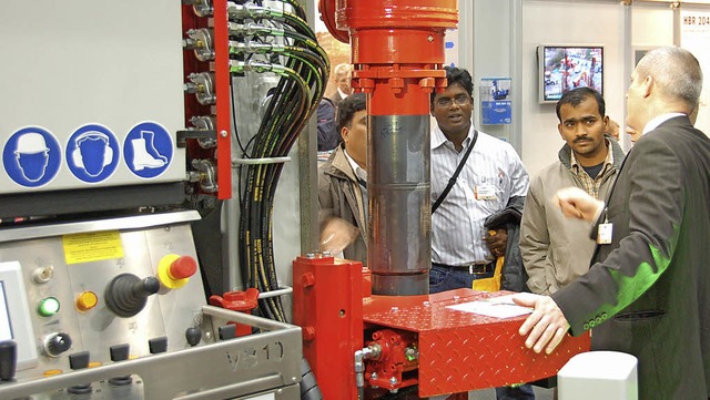 Bohrmaschinen im Groformat sind Teil ...ellung bei der Geotherm in Offenburg.   | Foto: Helmut Seller