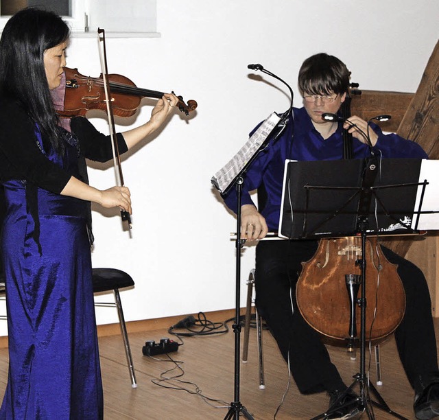 Min Jung Kang (Violine) und Uwe Hirth-Schmidt (Cello)   | Foto: adelbert Mutz