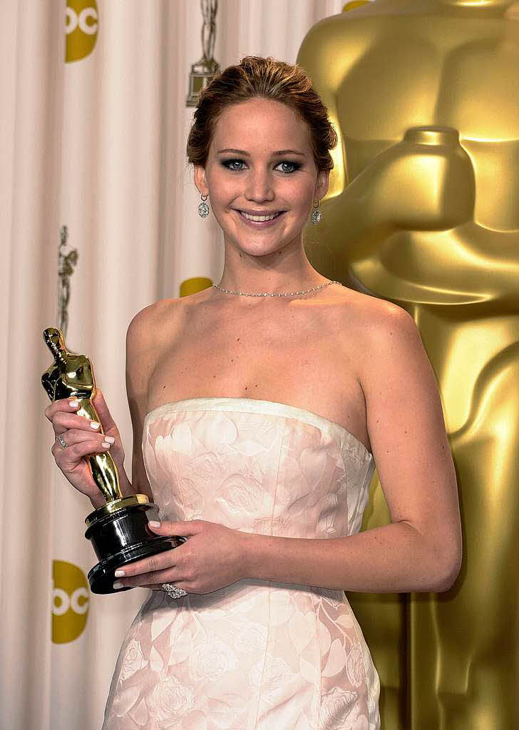 US-Schauspielerin Jennifer Lawrence erhielt den Oscar als Beste Hauptdarstellerin für ihre Performance in „Silver Linings“. US-Schauspielerin Jennifer Lawrence erhielt den Oscar als Beste Hauptdarstellerin für ihre Performance in „Silver Linings“.