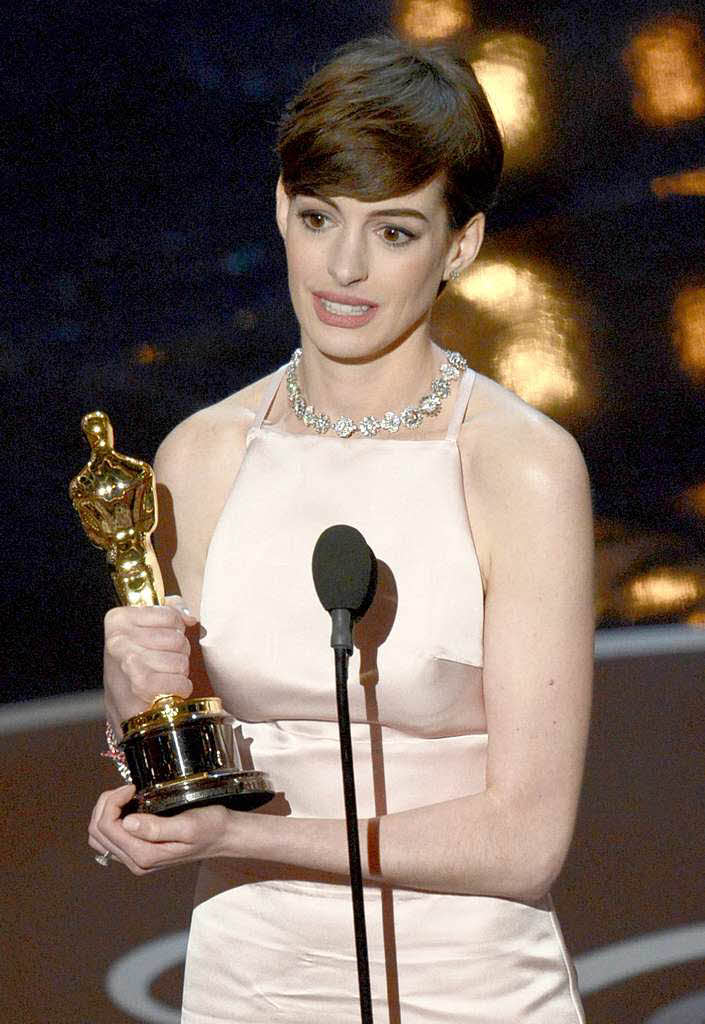 Anne Hathaway konnte den Oscar als Beste Nebendarstellerin für den Film „Les Misérables“ einheimsen. Anne Hathaway konnte den Oscar als Beste Nebendarstellerin für den Film „Les Misérables“ einheimsen.