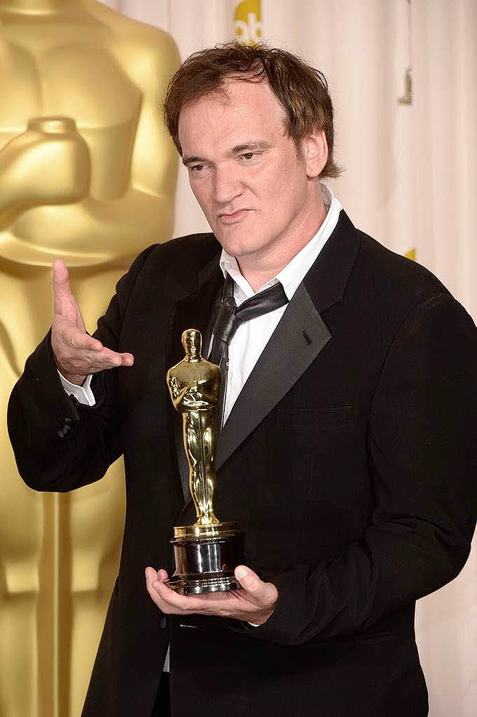 US-Regisseur Quentin Tarantino mit seinem Oscar für das Beste Originaldrehbuch im Film „Django“. US-Regisseur Quentin Tarantino mit seinem Oscar für das Beste Originaldrehbuch im Film „Django“.
