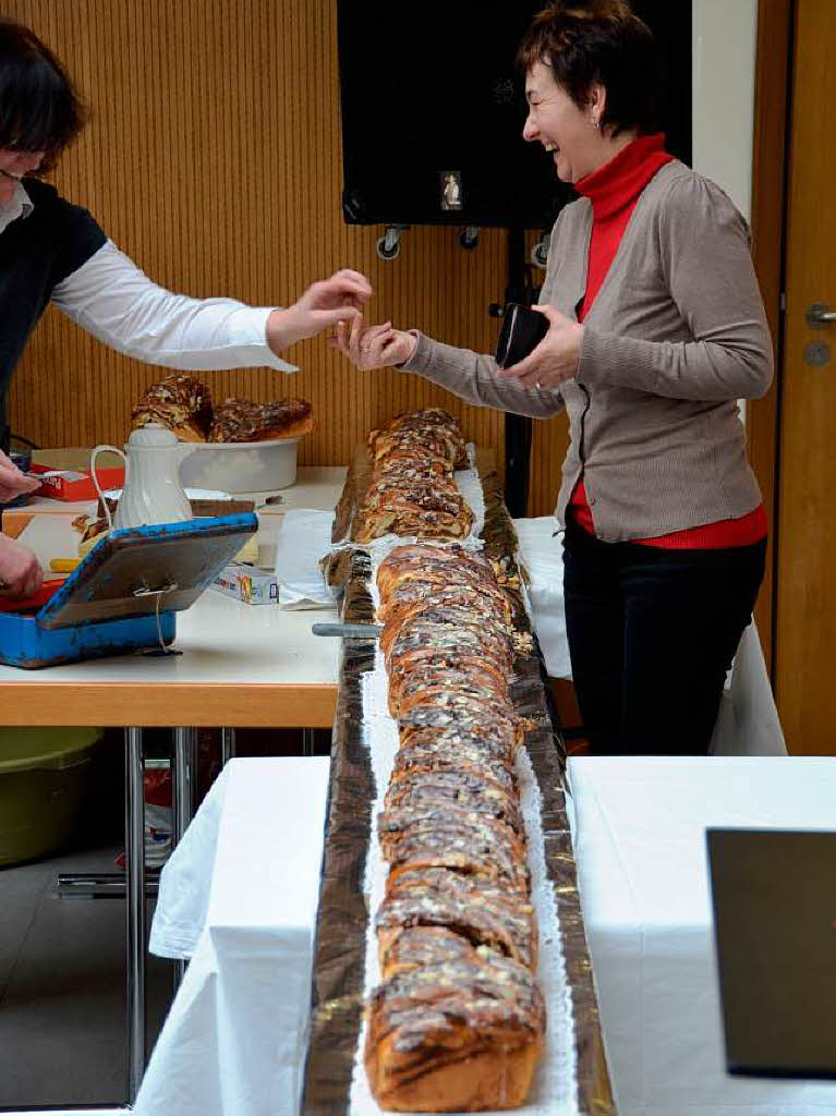 Der lngste gestiftete Kuchen war  ein fnf Meter langer  gefllter Hefezopf