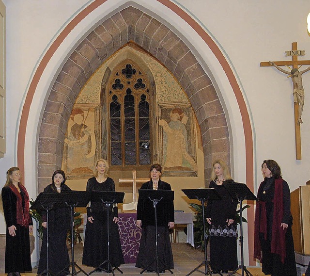 Das &#8222;Ensemble Vocalisa Variabile...rraum in der Denzlinger Georgskirche.   | Foto: Helena Kiefer