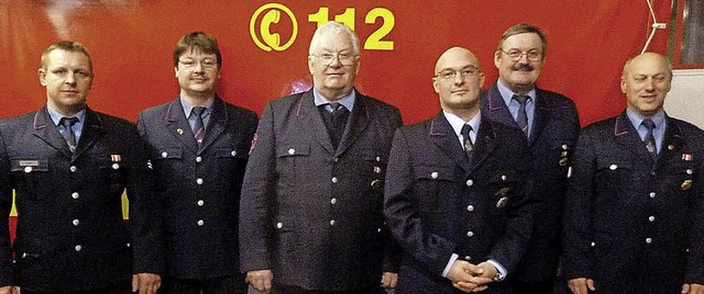 Jahrzehnte der Feuerwehr treu (von lin...ck Schlager, Hans Wurth, Rudi Hansert   | Foto: d. fink