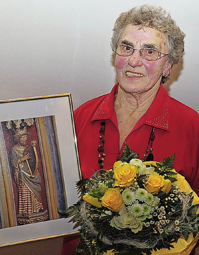 Geschenke bekam Mathilde Seiler fr 65 Jahre Singen   | Foto: axel fleig