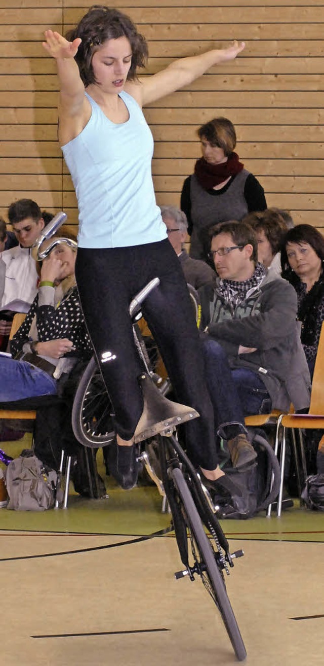 Akrobatisch auf dem Rad:  Alisa Lais   | Foto: held