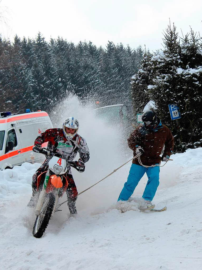 Skijring, ein Hochleistungssport fr Motorrad- und Skifahrer ...