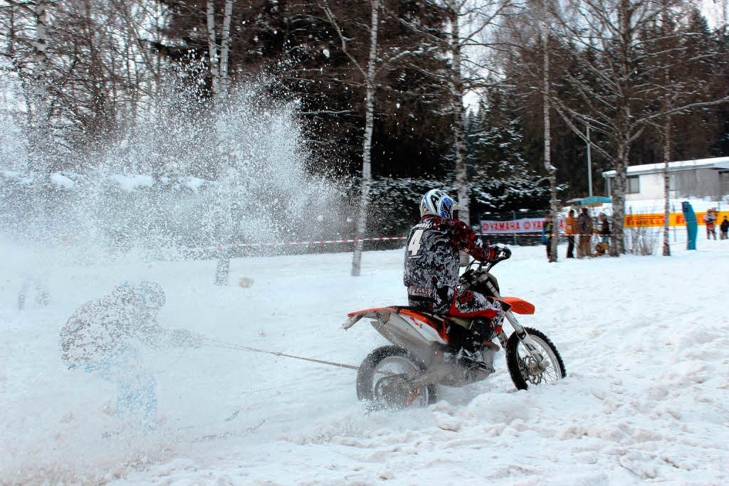 Nicht leicht hatte es der Skifahrer bei solchen Aufwirbelungen ...