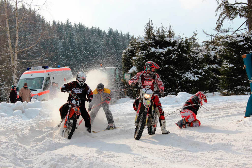 Upps, solche Szenen sah man beim Skijring am Sonntag fter. Dennoch konnten sich die bereitstehenden Einsatzkrfte des DRK auf das Zuschauen beschrnken.