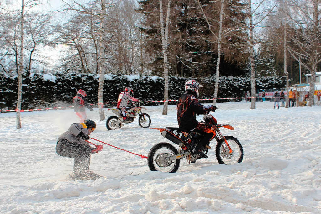 Skijring, ein Hochleistungssport fr Motorrad- und Skifahrer ...