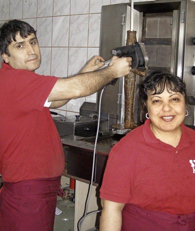 Halut Kircick und seine Ehefrau Perihan betreiben das Kebap-House in Neustadt.   | Foto: L.Schilling