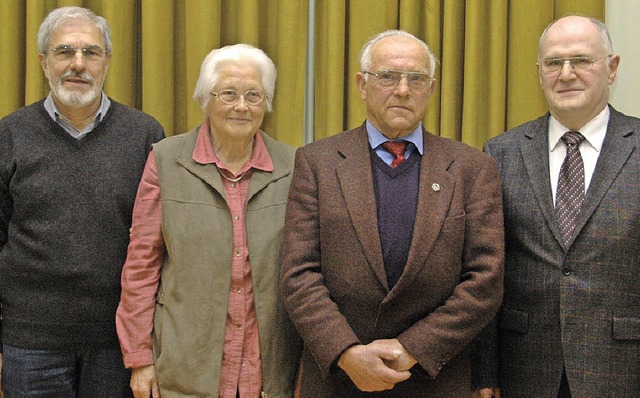 Fr 50 Jahre beim Schwarzwaldverein wu...enden  Hermann Knzig (rechts) geehrt.  | Foto: Regine Ounas-Krusel