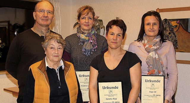 Urkunden fr langjhrige Reiter: Vorsi...stina Lang, Sandra Rost und Anja Ott.   | Foto: Monika Weber