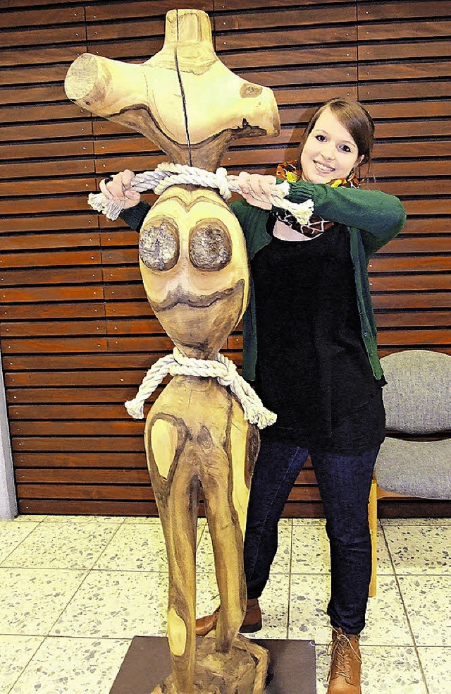 Marie Mller (18) hat diese  Holzskulptur geschaffen.   | Foto: Freudig
