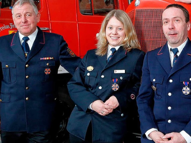 Ausgezeichnet: Alexander Widmaier, Ramona Benitz, Mathias Schnfeld  (von links)  | Foto: Deutscher Feuerwehrverband