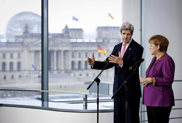 Der neue US-Auenminister John Kerry u...rin Angela Merkel im Bundeskanzleramt   | Foto: DPA