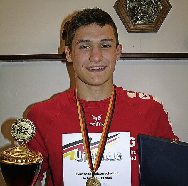 Marius Quinto (15) wurde in Kln Deuts...ie Goldmedaille, Pokal und Ehrenpreis.  | Foto: Karin Heiss