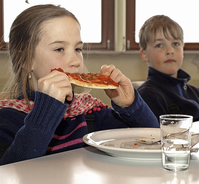 Essen, das den Kindern schmeckt. Die G...tisch vom Parkhotel Adler  geliefert.   | Foto: Marion Pfordt