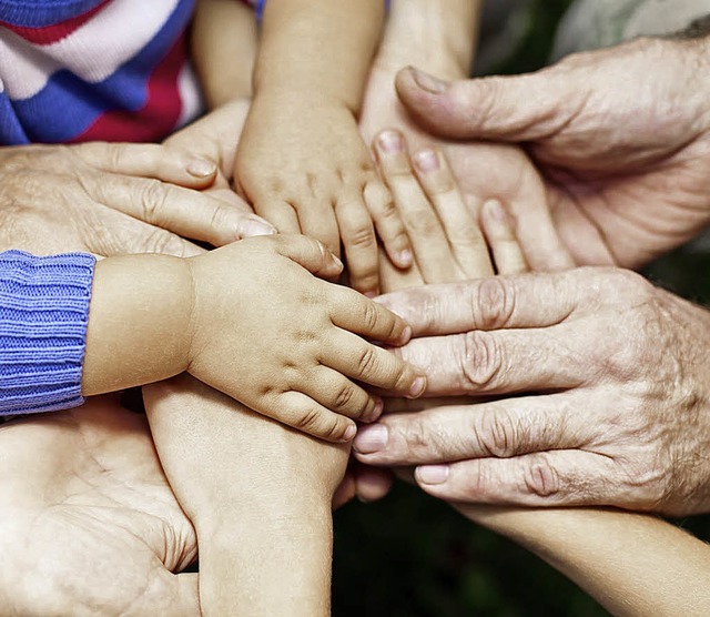 Nur gemeinsam knnen die Generationen ...des demografischen Wandels bewltigen.  | Foto: Dmitry Naumov/Fotolia