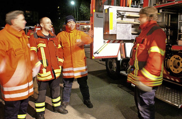 Eingehend inspizierten die &#8222;neue...insatzfahrzeuge und deren Ausrstung.   | Foto: Werner Probst