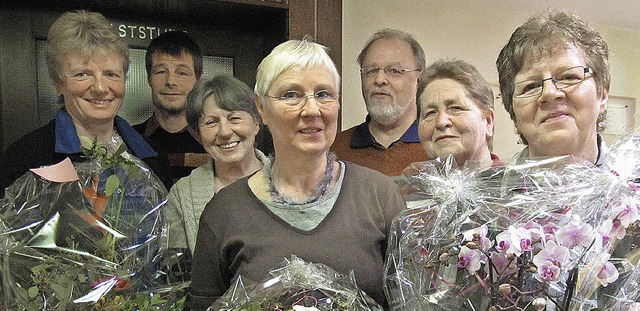 Vorstandsteam, Chorleiter und Geehrte(...einer und Brigitte Ernst. Susanne Filz  | Foto: Susanne Filz