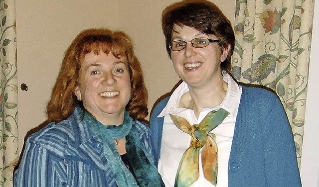 Singen seit 40 Jahren bei den Chorfreu... Monika Trick (links) und Ursula Spri  | Foto: Privat