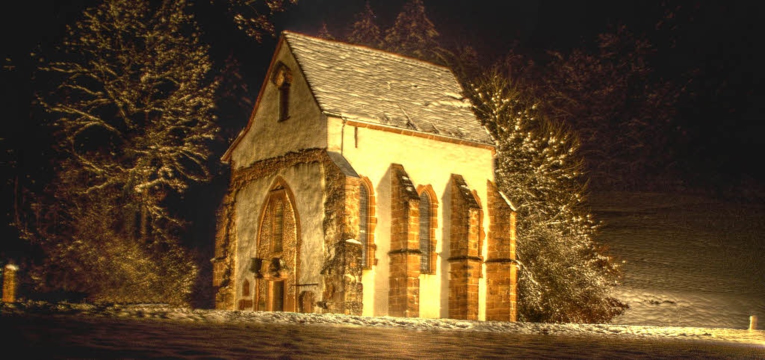 Tennenbach angestrahlt: Die Kapelle de...Scheinwerfer und warme Kleidung nötig.  | Foto: Joachim Herzer