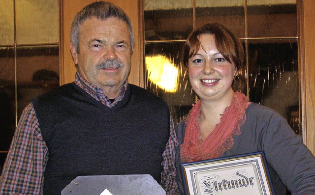 Hubert Maier wurde von der Vorsitzende...ahre im Musikverein Rtenbach geehrt.   | Foto: Liane Schilling