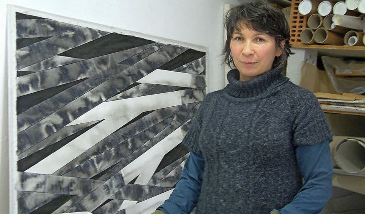 &quot;Schwarz ist nicht traurig&quot;:...lette Couleau in ihrem Basler Atelier   | Foto: Roswitha Frey