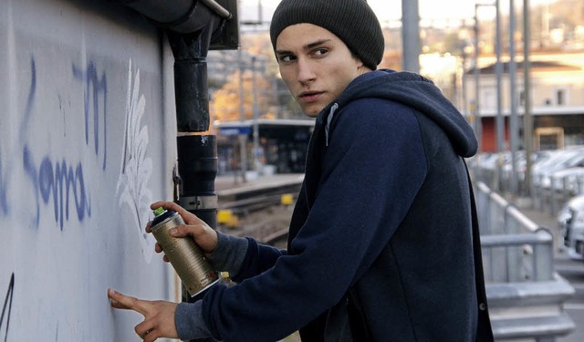 Nicola Perot als introvertierter Sprayer Edo in dem Tessiner Film Tutti Gi.   | Foto: Promo