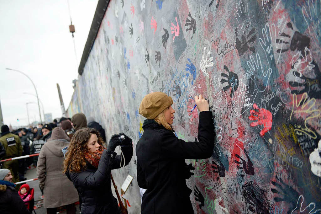 East Side Gallery – Teilabriss vorerst gestoppt. East Side Gallery – Teilabriss vorerst gestoppt.