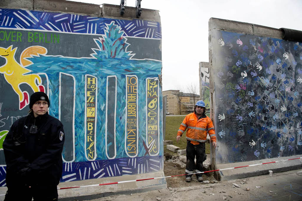 East Side Gallery – Teilabriss vorerst gestoppt. East Side Gallery – Teilabriss vorerst gestoppt.