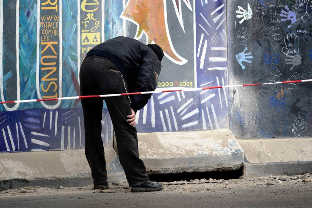 East Side Gallery – Teilabriss vorerst gestoppt. East Side Gallery – Teilabriss vorerst gestoppt.