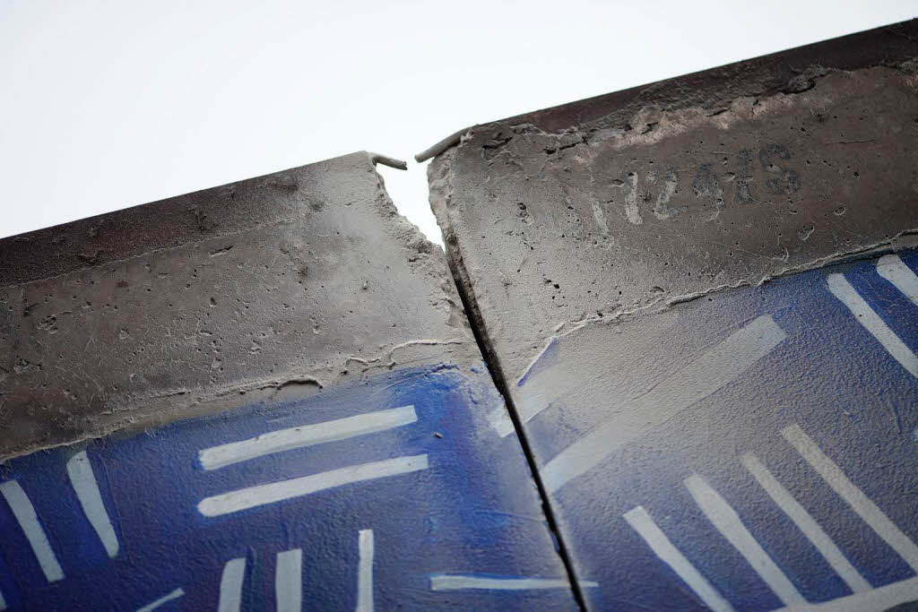 East Side Gallery – Teilabriss vorerst gestoppt. East Side Gallery – Teilabriss vorerst gestoppt.