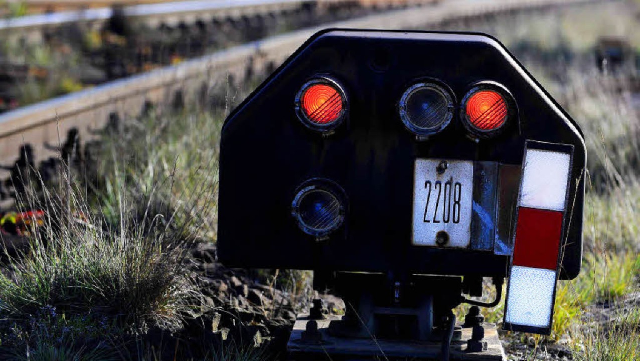 Zeigt das Signal für den Ausbau der Hochrheinlinie bereits rot?   | Foto: DPA