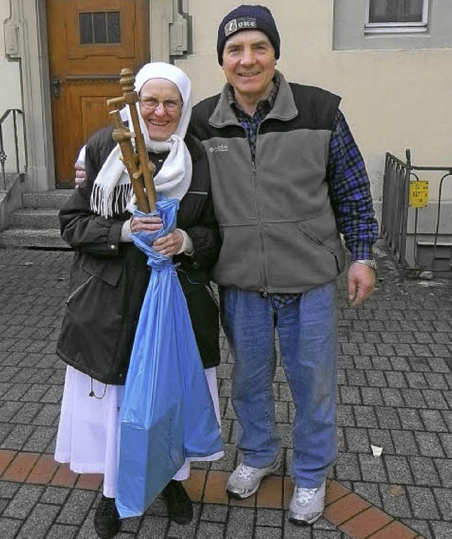 Tatkrftiger Beistand  der Nonnen:  Or... an  fr die Steinener Rumnienhilfe.   | Foto: Privat/Bergmann