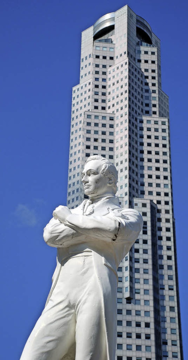 Denkmal fr Sir Thomas Stamford Raffles, Grnder des modernen Singapur  | Foto: BERND KRAMER