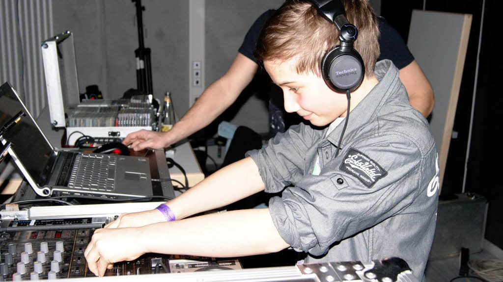 Der 12-jrige DJ Louis legte am Samstagabend bei der U16-Disco auf.