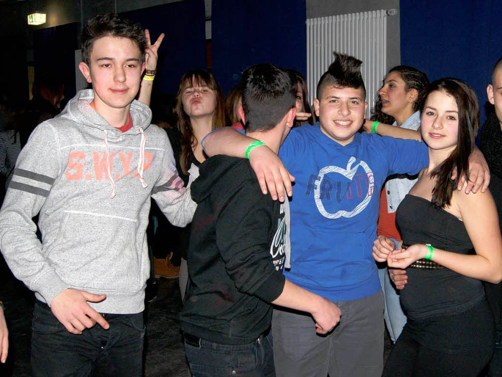 Am Samstagabend feierten 12 bis 16-Jhrige ihr neues Jugendhaus. / In etwa 170 Karten wurden an der Abendkasse der U16-Disco gekauft.
