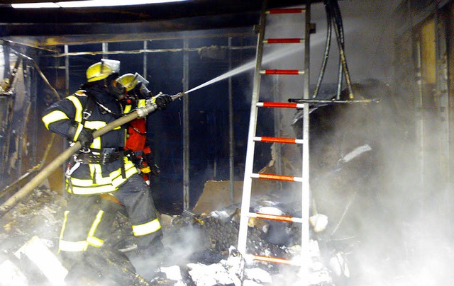 Brandbekmpfung bei Grobrand im Elgersweierer Industiregebiet am 14.11.2012  | Foto: Feuerwehr Wolfgang Schreiber