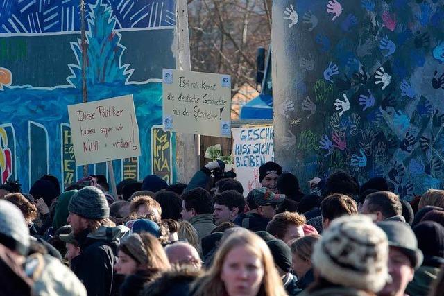 Tausende demonstrieren fr Erhalt der East Side Gallery