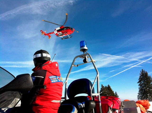 Ein Rettungshubschrauber bernimmt von der Bergwacht, ein Einsatz vom Freitag.    | Foto: Bergwacht