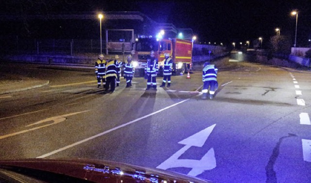 Wehr beim Einsatz in der Rheinhausenstrae.  | Foto: Feuerwehr