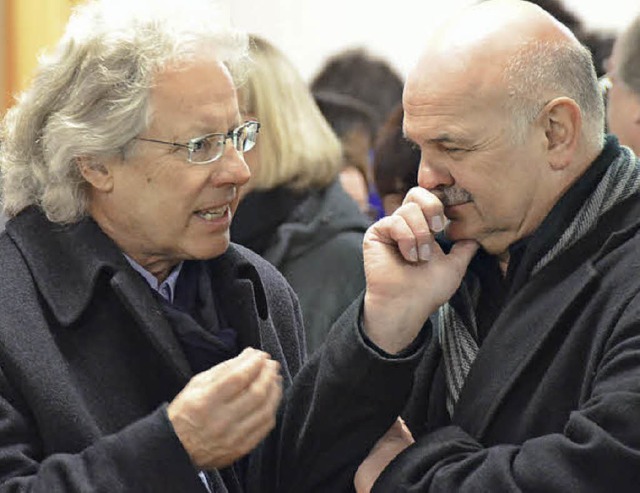 Gnter Mobius (links), Vorsitzender de...ber das Ergebnis des Brgerentscheids.  | Foto: Markus Donner