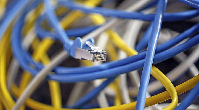 Eine schnelle Internetverbindung lsst... sich warten: Breitband-kabel im Tal.   | Foto: obs/VKU/regentaucher.com