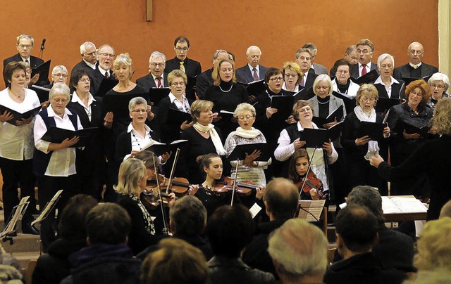 Mit von der Partie auch der Chor aus Hugsweier   | Foto: Wolfgang Knstle